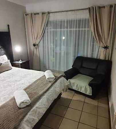 Aandrus Guesthouse Bloemfontein Zewnętrze zdjęcie