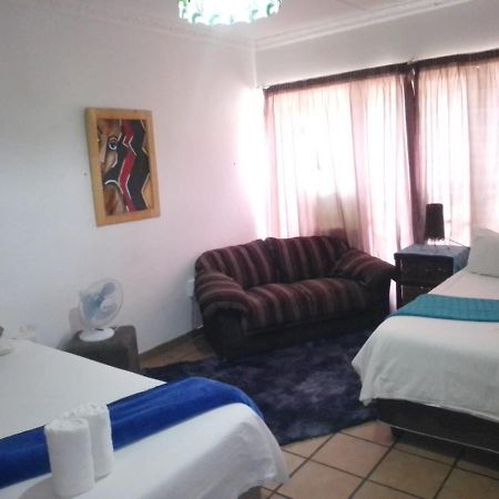 Aandrus Guesthouse Bloemfontein Zewnętrze zdjęcie