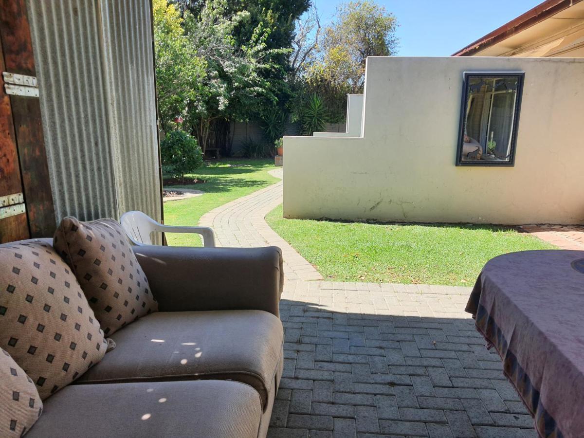Aandrus Guesthouse Bloemfontein Zewnętrze zdjęcie