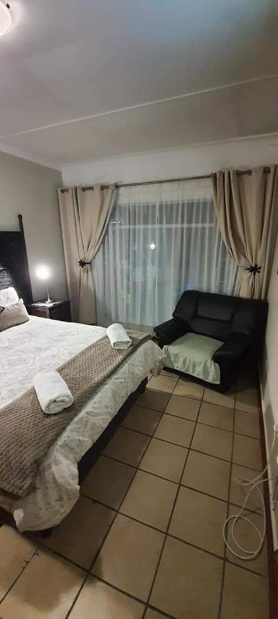 Aandrus Guesthouse Bloemfontein Zewnętrze zdjęcie