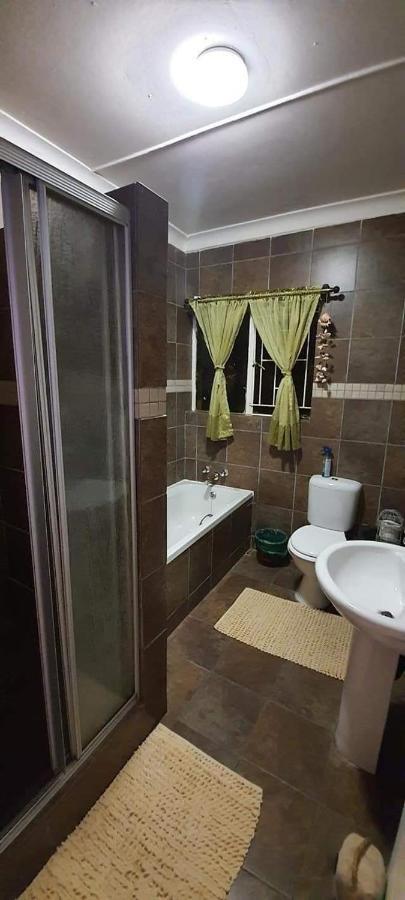 Aandrus Guesthouse Bloemfontein Zewnętrze zdjęcie
