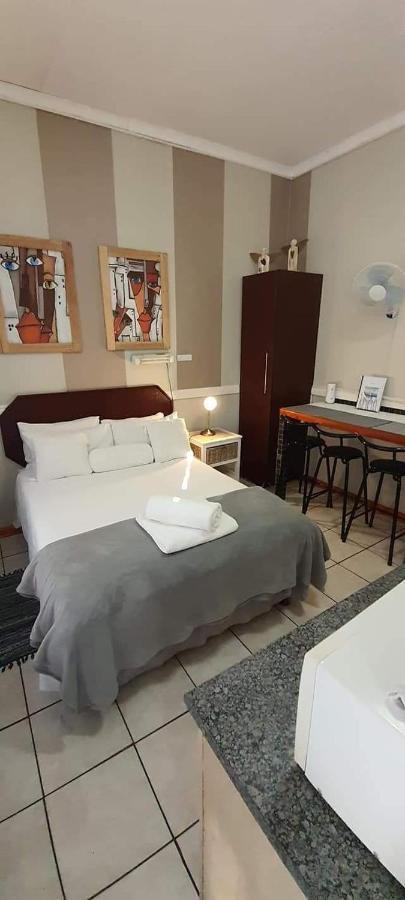 Aandrus Guesthouse Bloemfontein Zewnętrze zdjęcie