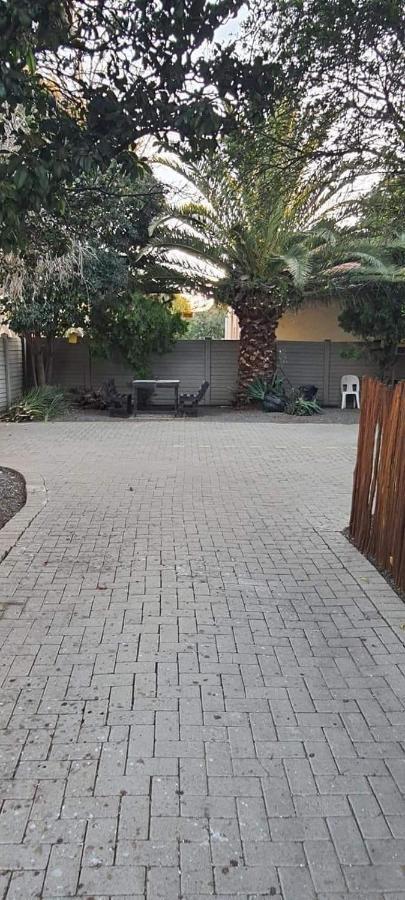 Aandrus Guesthouse Bloemfontein Zewnętrze zdjęcie