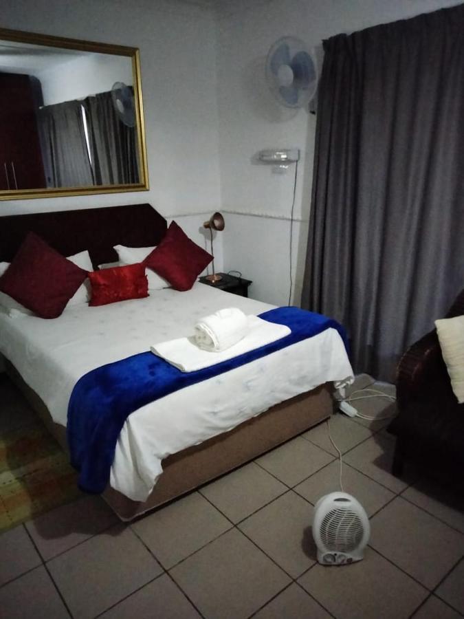 Aandrus Guesthouse Bloemfontein Zewnętrze zdjęcie