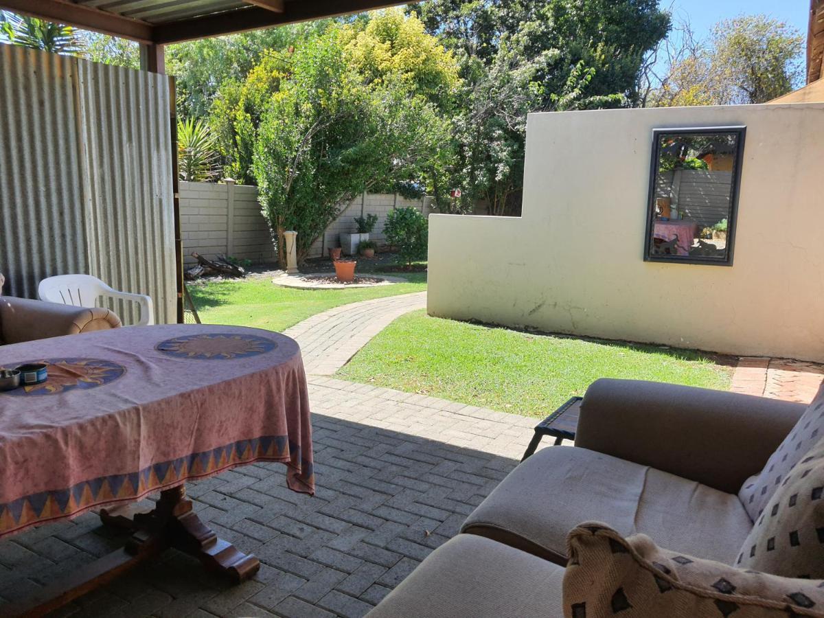 Aandrus Guesthouse Bloemfontein Zewnętrze zdjęcie