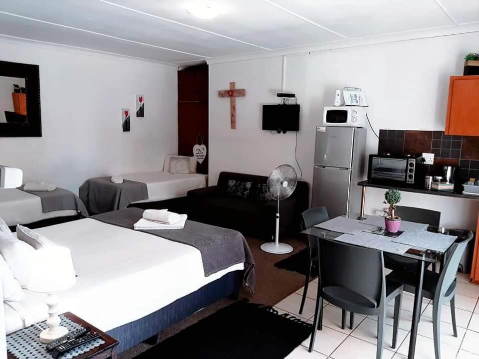 Aandrus Guesthouse Bloemfontein Zewnętrze zdjęcie