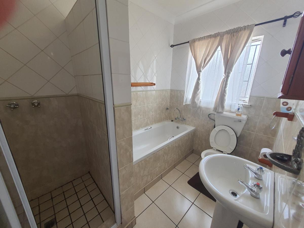 Aandrus Guesthouse Bloemfontein Zewnętrze zdjęcie