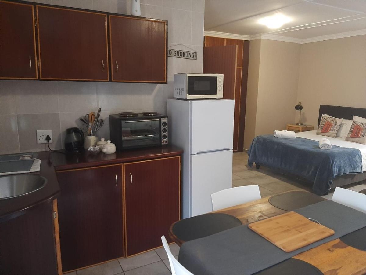 Aandrus Guesthouse Bloemfontein Zewnętrze zdjęcie