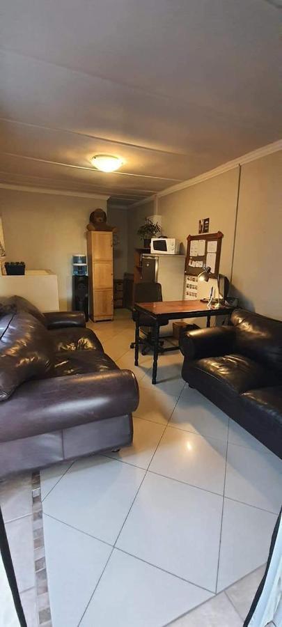 Aandrus Guesthouse Bloemfontein Zewnętrze zdjęcie