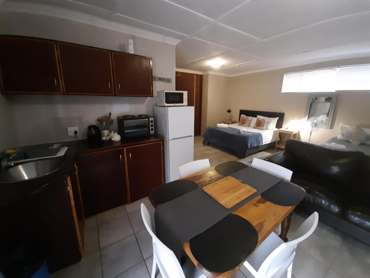 Aandrus Guesthouse Bloemfontein Zewnętrze zdjęcie