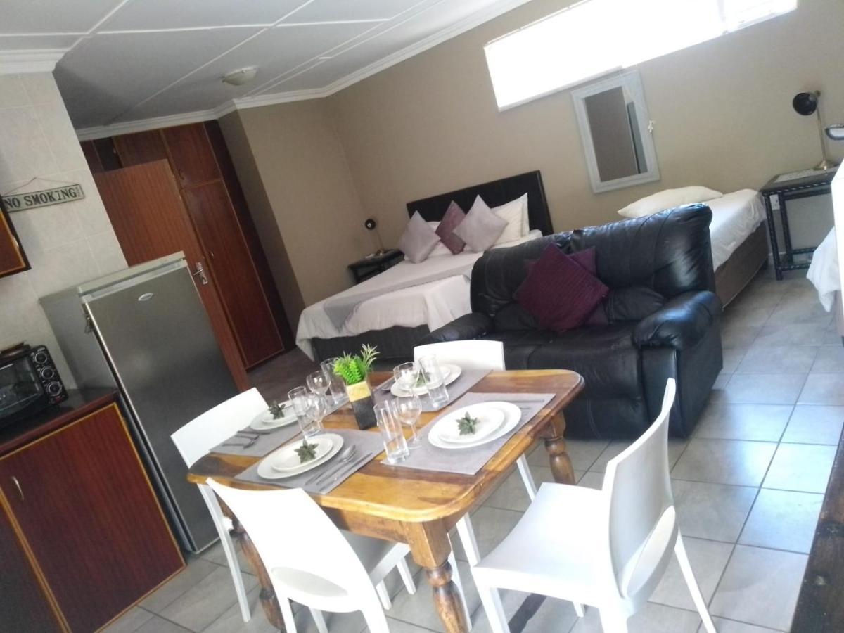 Aandrus Guesthouse Bloemfontein Zewnętrze zdjęcie