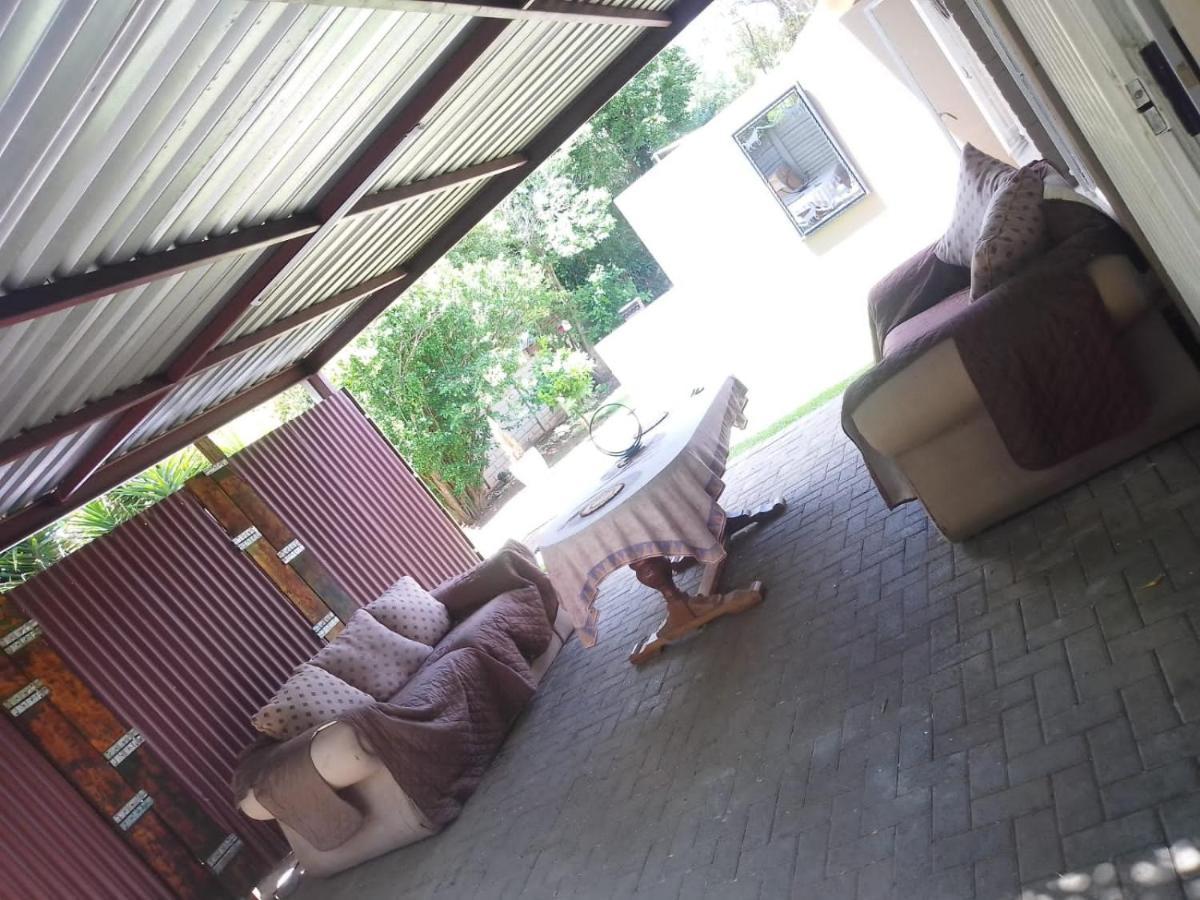 Aandrus Guesthouse Bloemfontein Zewnętrze zdjęcie